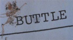 Le film Brazil commence par un « Bug » tombant dans une imprimante, transformant l'ordonnance d'arrestation d'un nommé Tuttle en Buttle - Tout part de là !