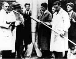 Histoire des fusées - Hermann Oberth et Wernher Von Braun testant une roquette